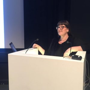 Image of Tamsin Russell at a lectern